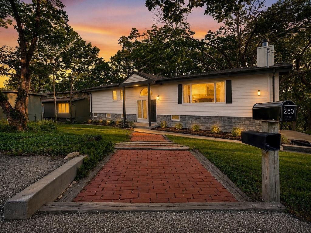250 Arapahoe Circle E, Lake Quivira, KS: listing photo 2