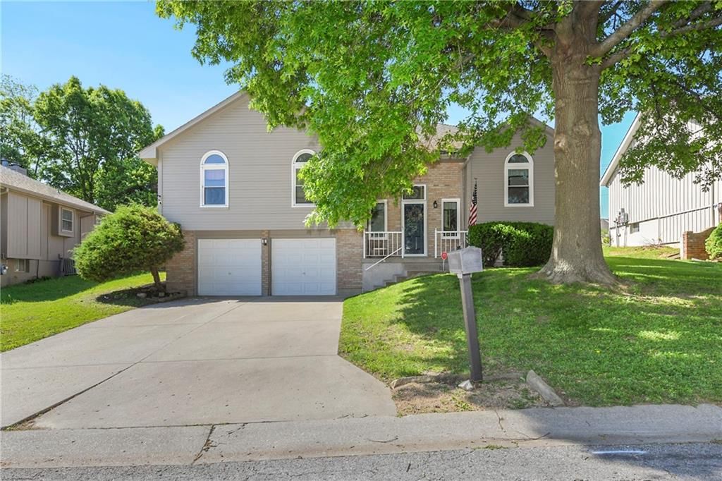 1204 NE Hunters Road — photo 2