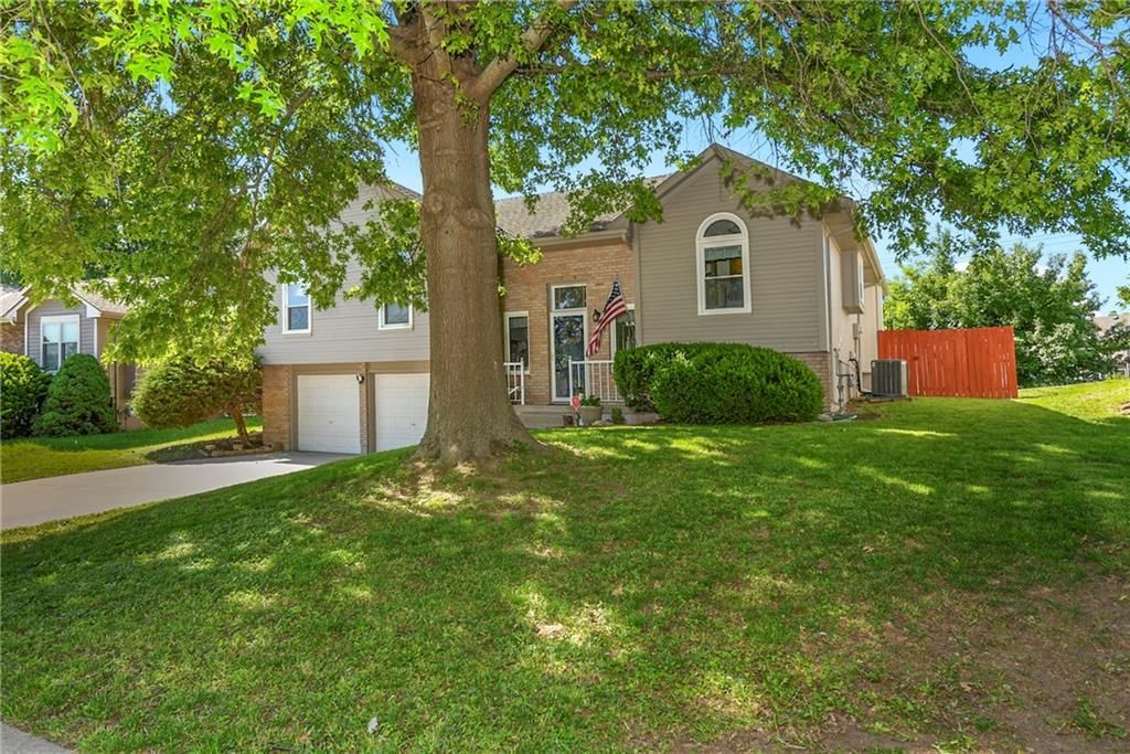 1204 NE Hunters Road — photo 3