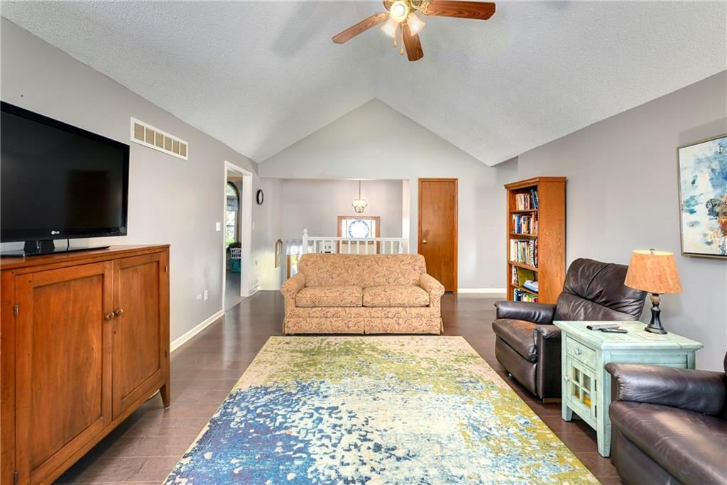 1204 NE Hunters Road — photo 10
