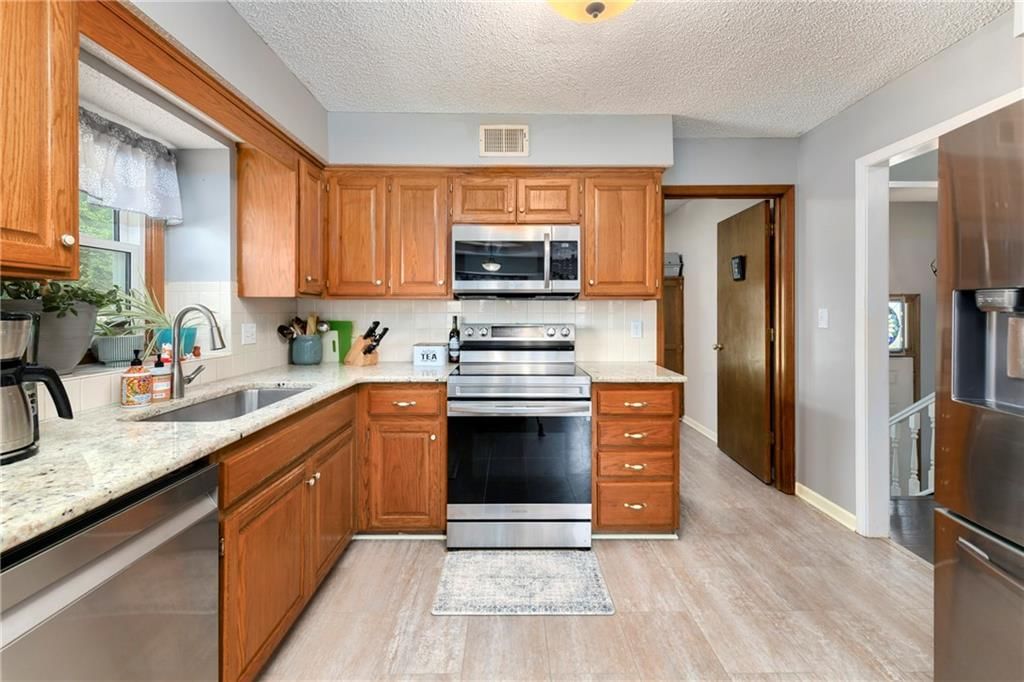 1204 NE Hunters Road — photo 17