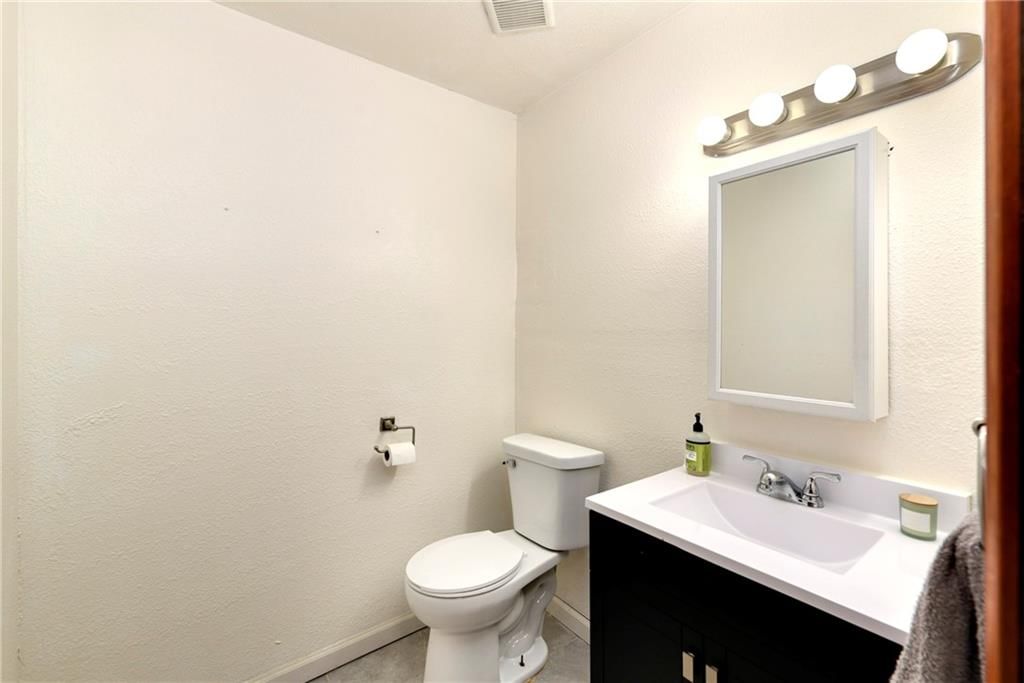 1204 NE Hunters Road — photo 33