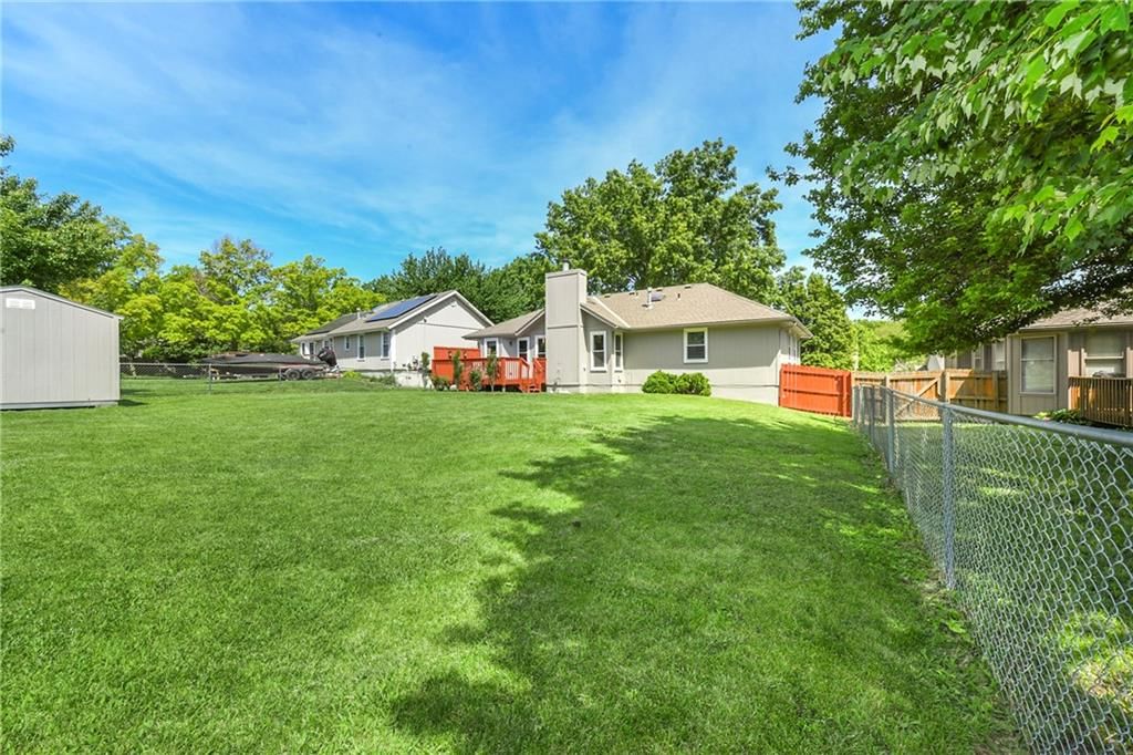 1204 NE Hunters Road — photo 41