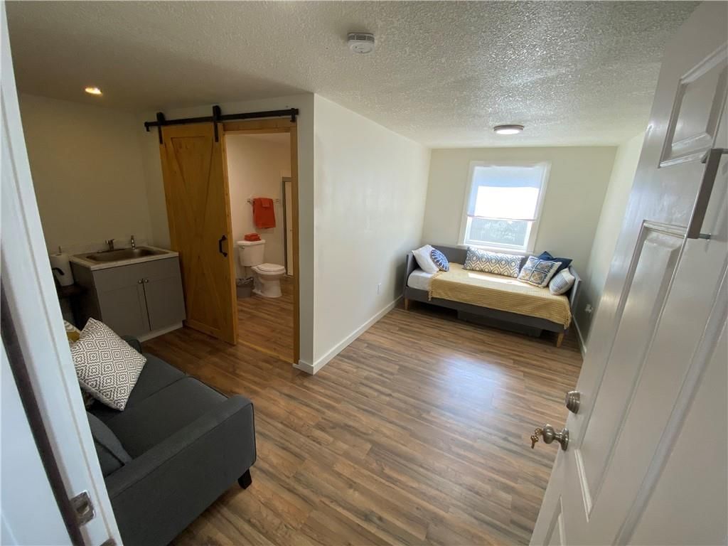8705 E 63rd Trafficway — photo 3