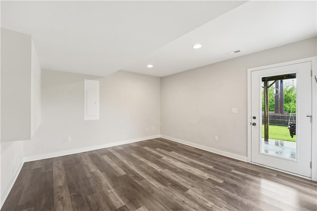 22100 Crystal Avenue — photo 19