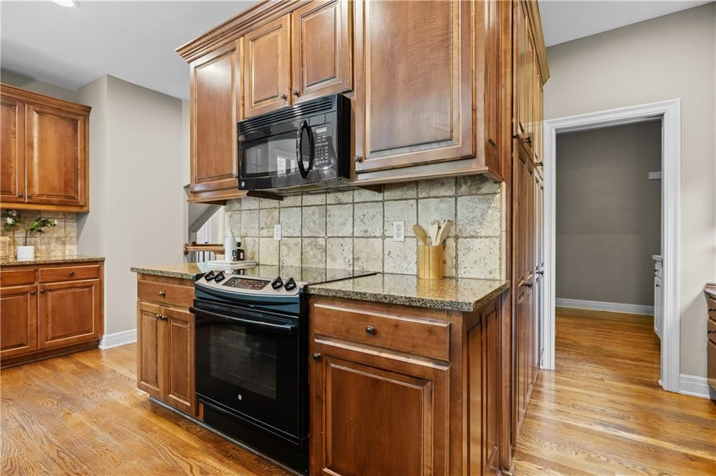 13244 Falmouth Street — photo 28