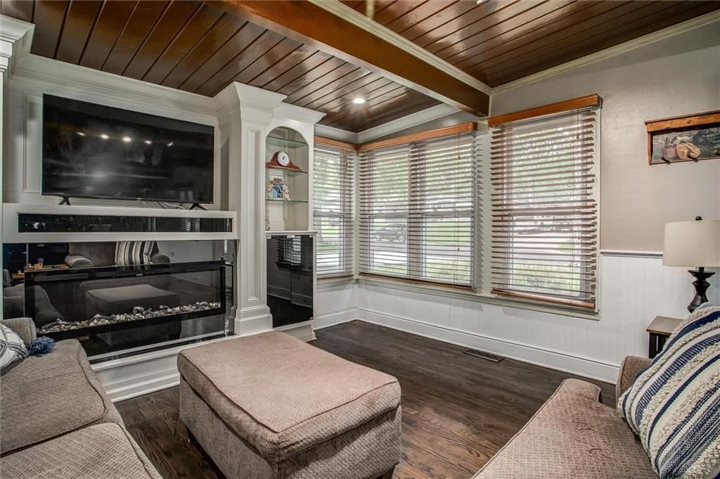 2817 Collin Street — photo 3