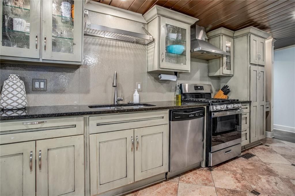 2817 Collin Street — photo 7