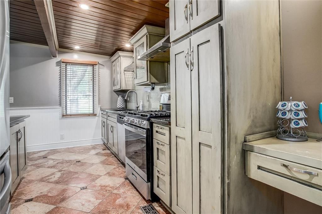 2817 Collin Street — photo 9