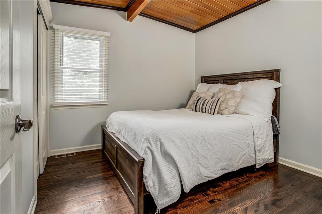 2817 Collin Street — photo 11