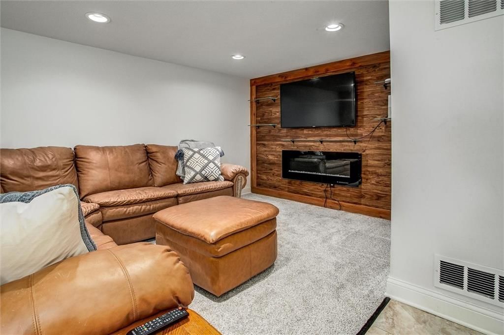 2817 Collin Street — photo 20