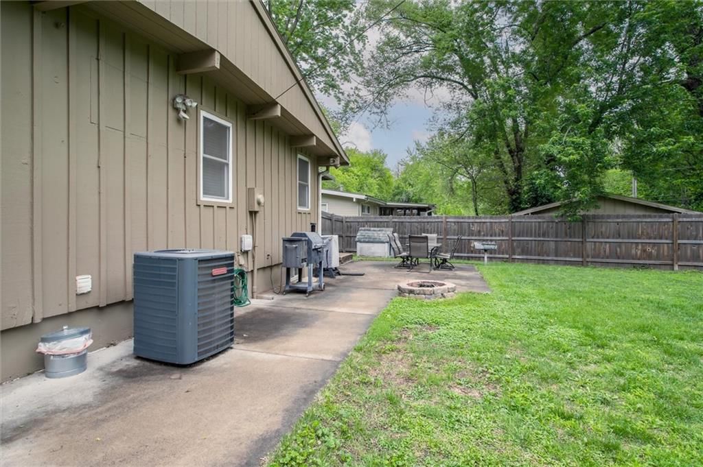 2817 Collin Street — photo 25