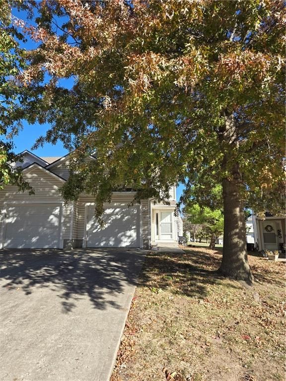 1327 SE Broadway Circle — photo 1