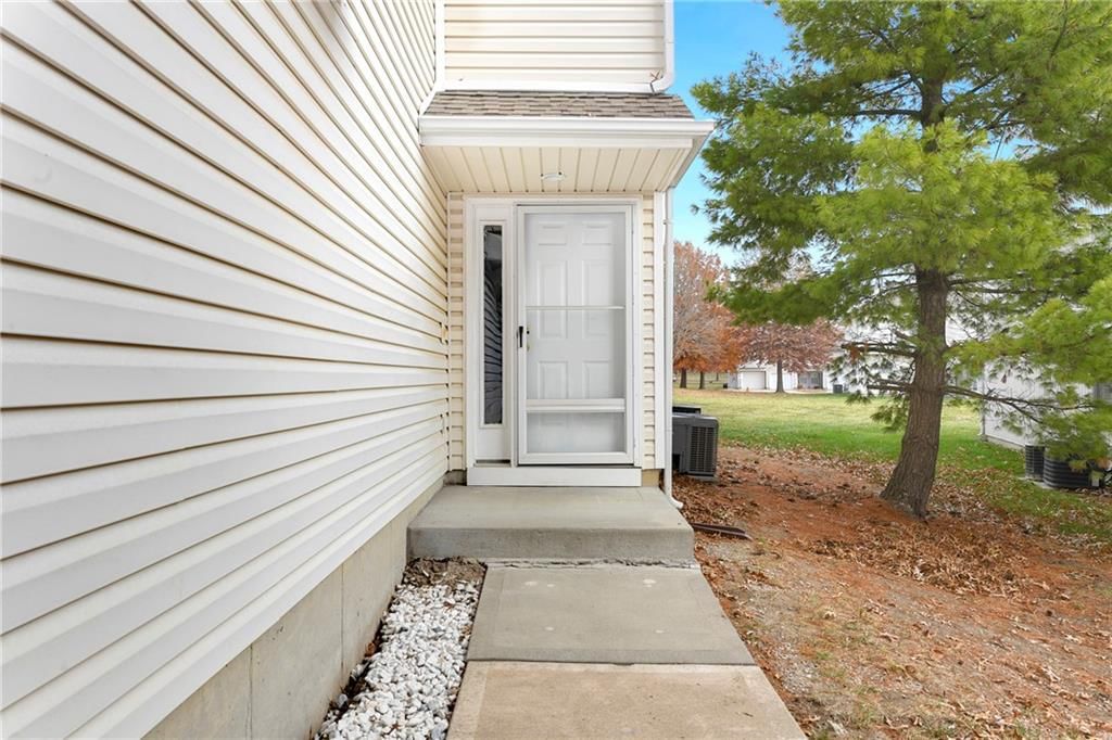 1327 SE Broadway Circle — photo 2