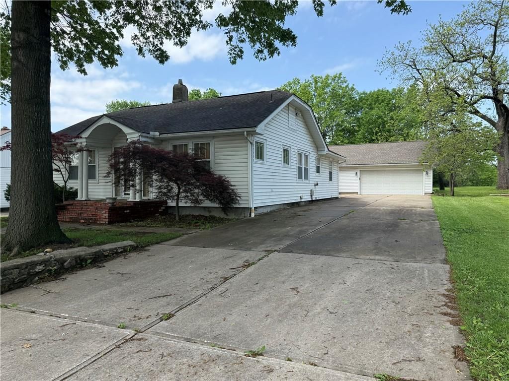 210 S Scott Avenue — photo 3