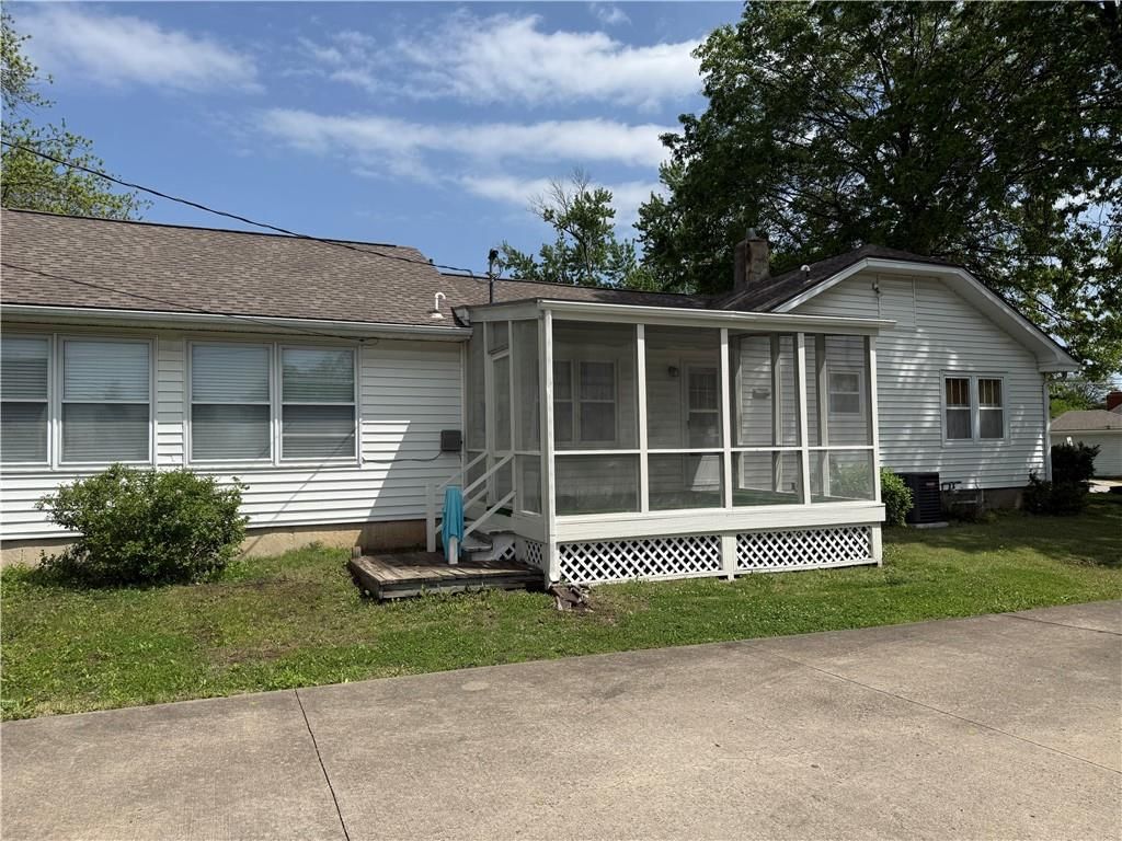 210 S Scott Avenue — photo 8