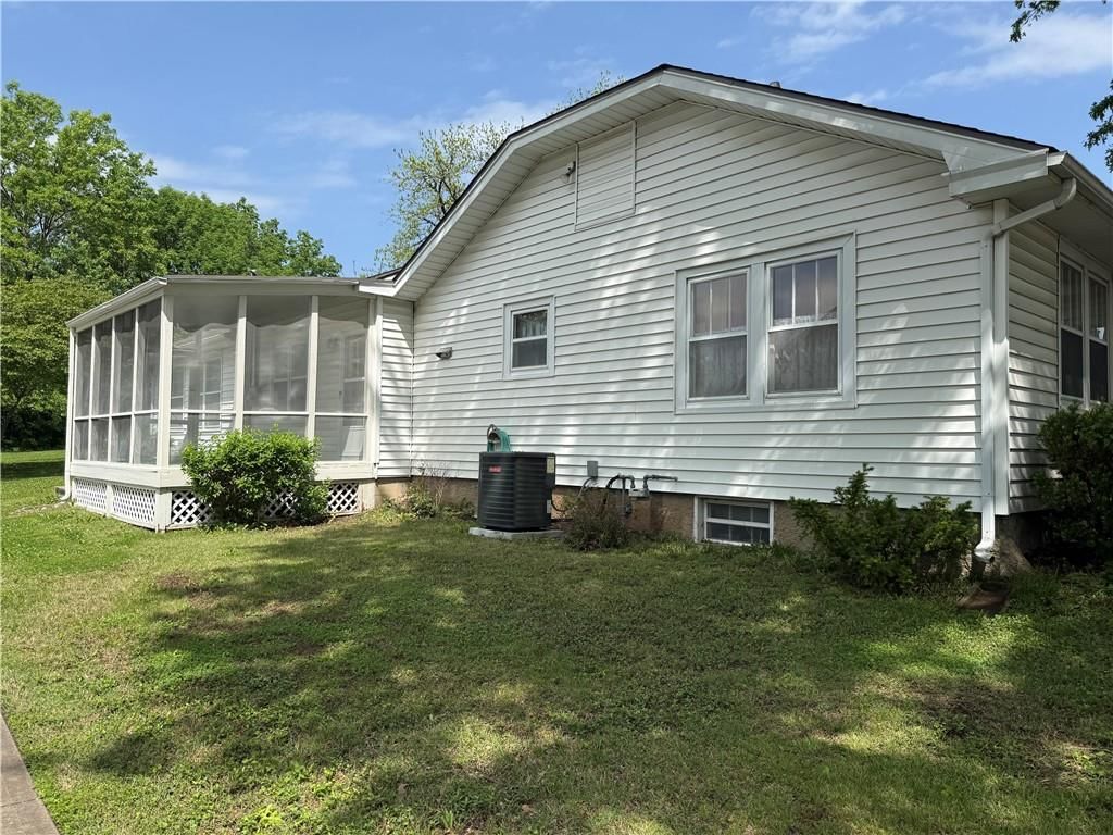 210 S Scott Avenue — photo 9