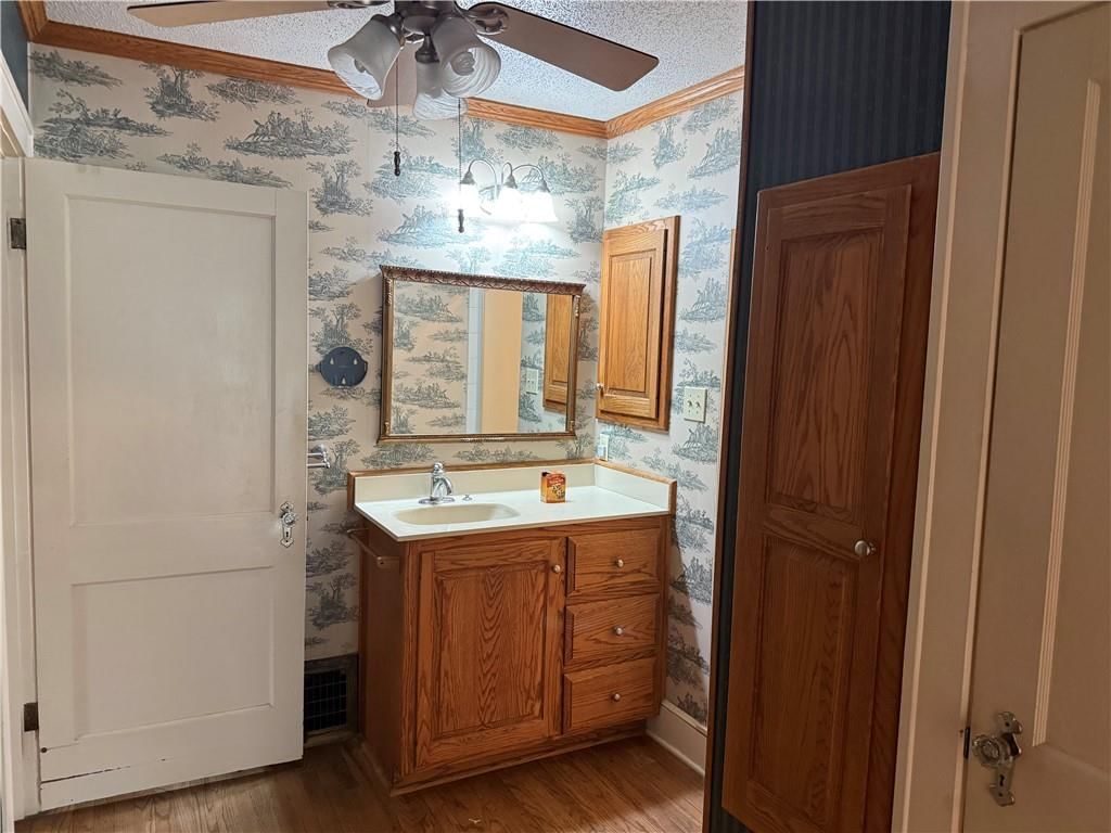 210 S Scott Avenue — photo 18