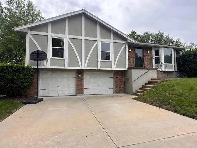 504 NE Stonewall Drive — photo 1