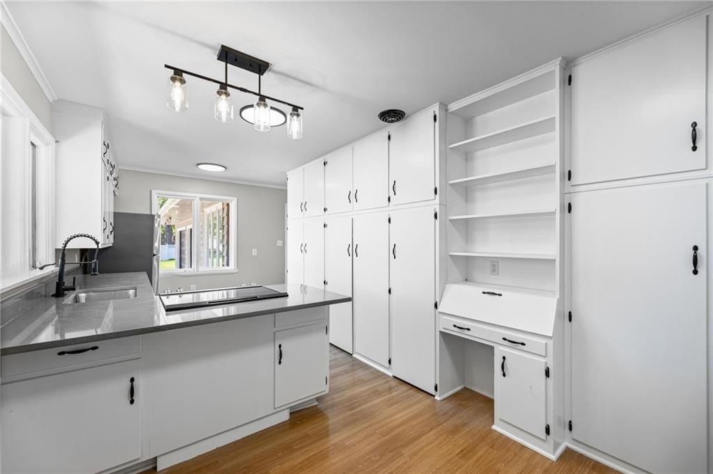 204 E 14th Street — photo 16