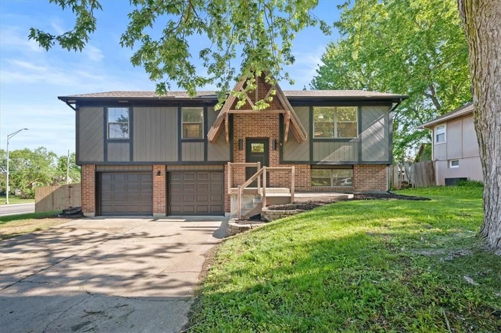 332 Flagstone Drive, Lee's Summit, MO
