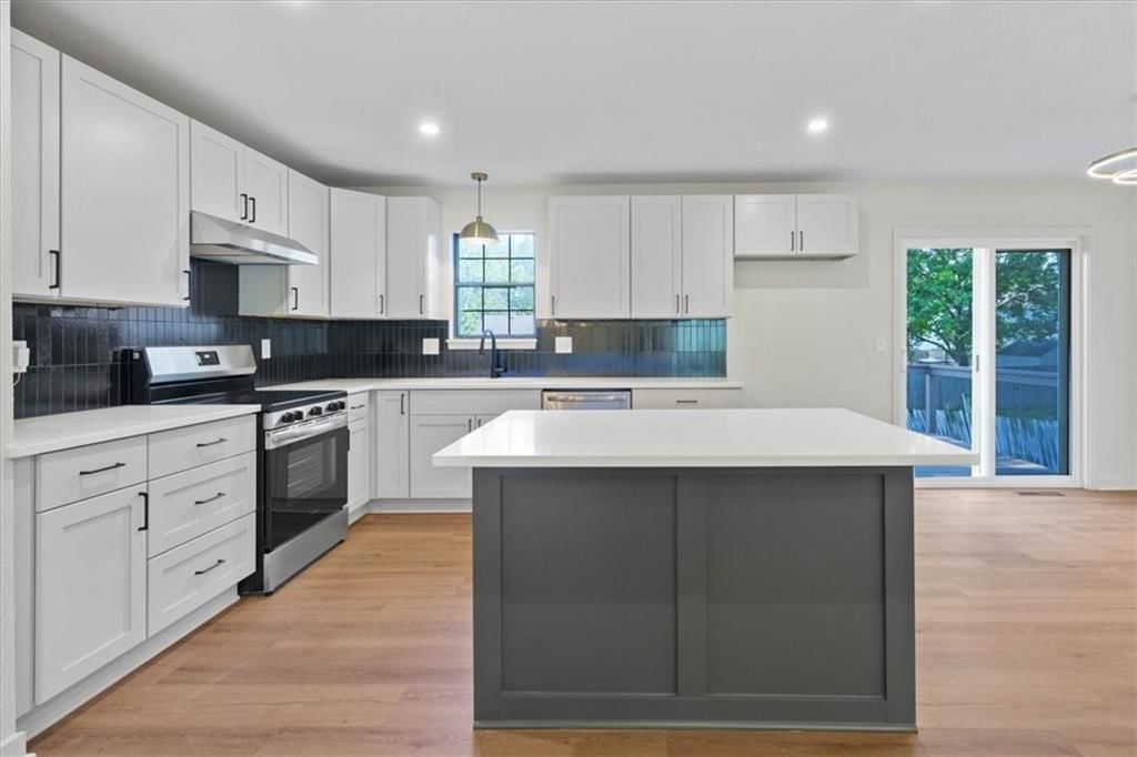 332 Flagstone Drive — photo 4