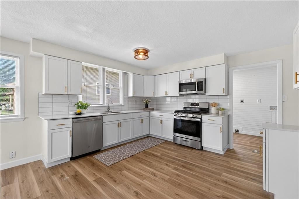 506 E 1st Street — photo 11