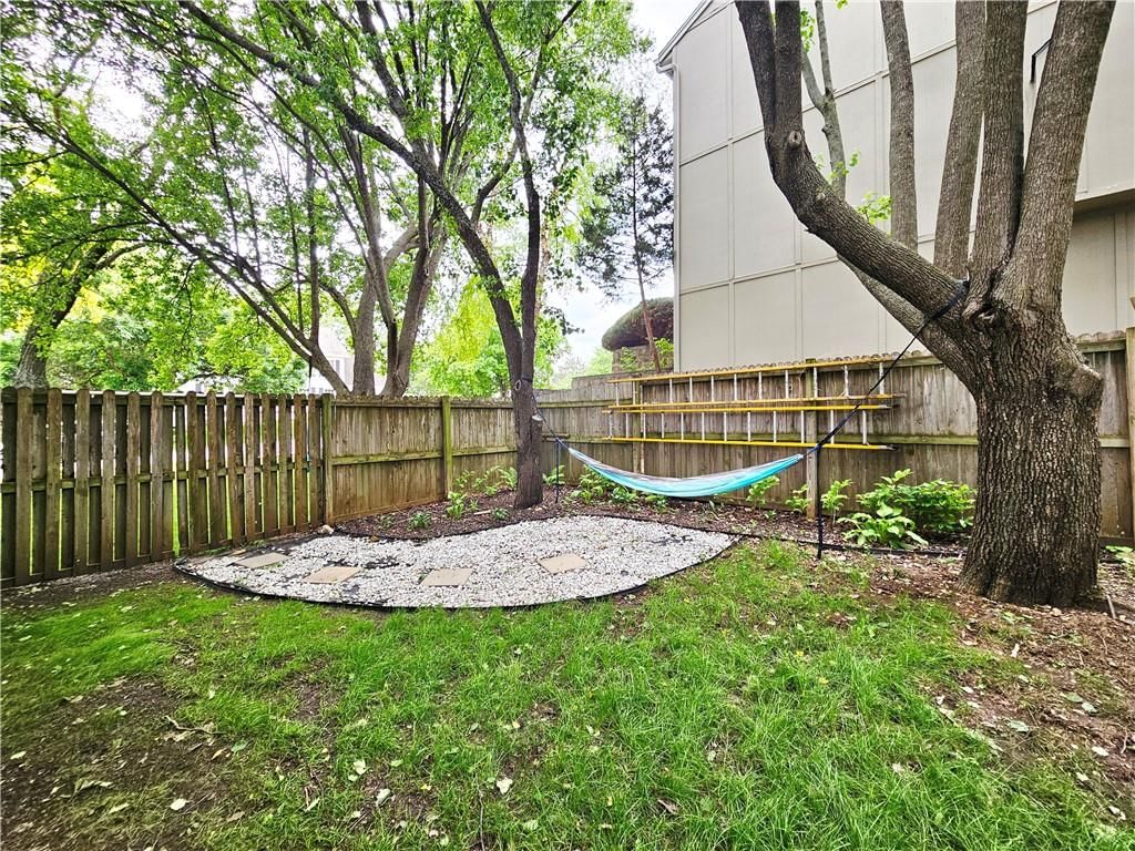 8638 Greenwood Lane — photo 36