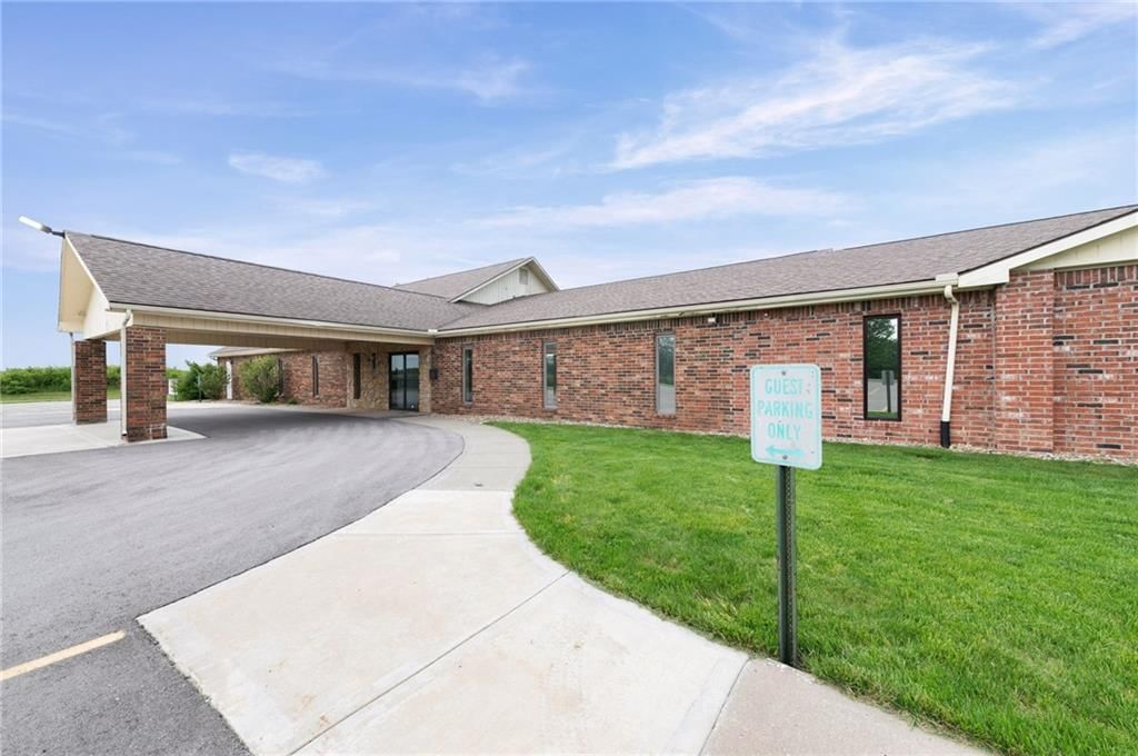 12320 Parallel Parkway — photo 8