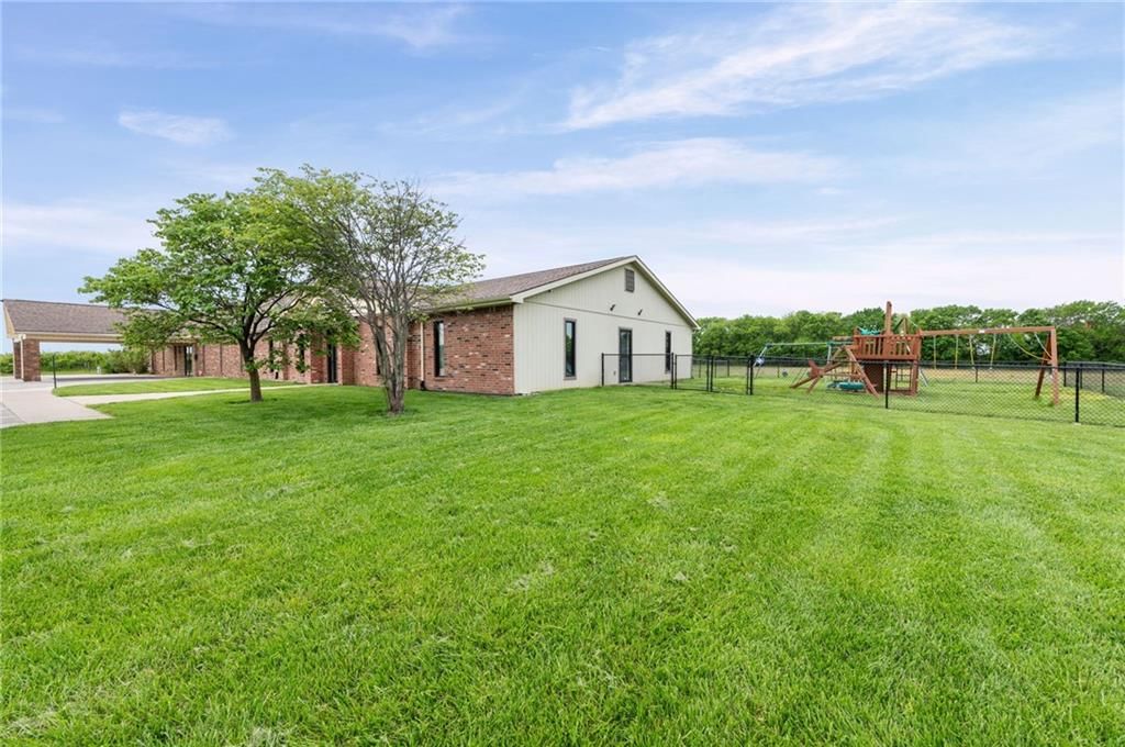 12320 Parallel Parkway — photo 12