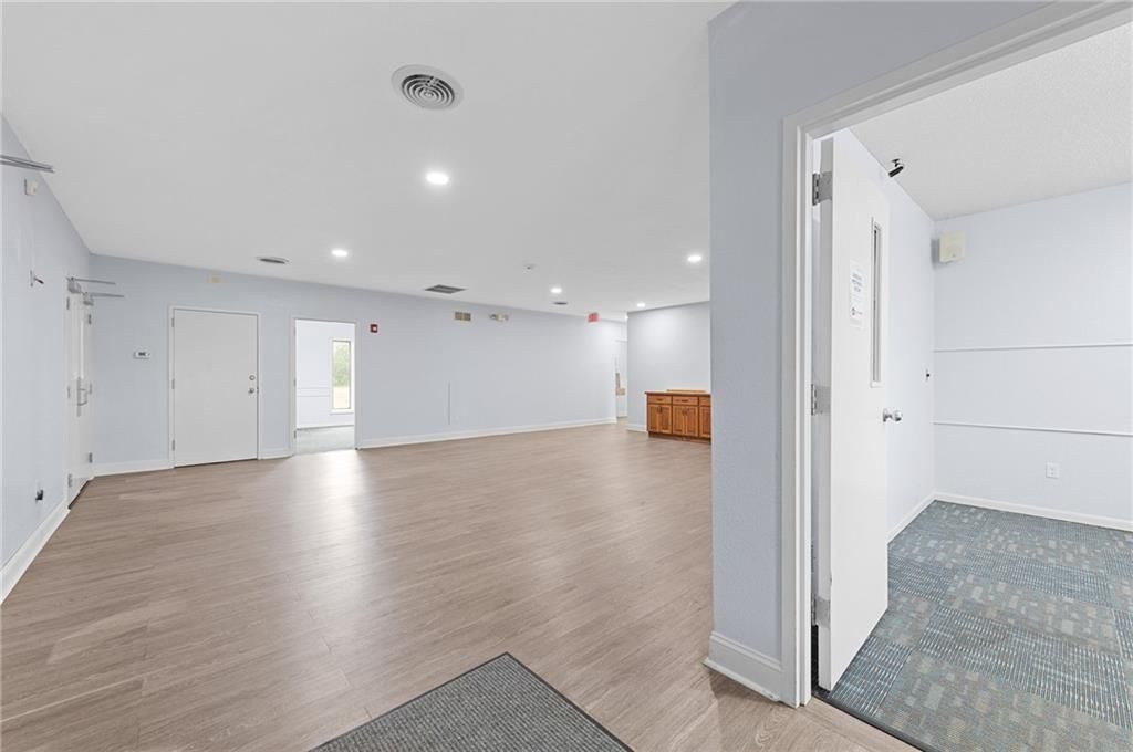 12320 Parallel Parkway — photo 33