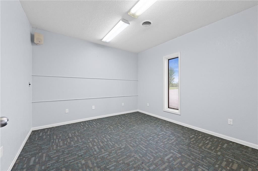 12320 Parallel Parkway — photo 34