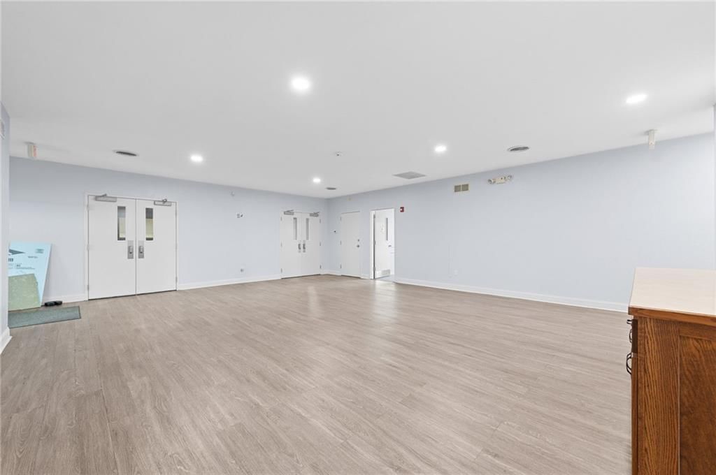 12320 Parallel Parkway — photo 37
