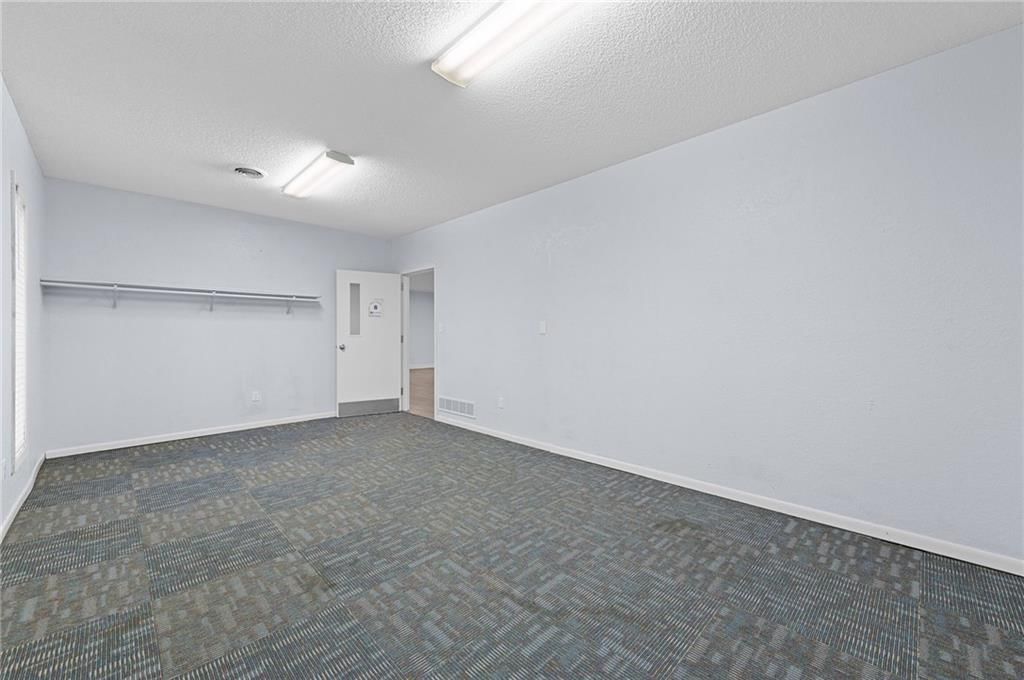 12320 Parallel Parkway — photo 39