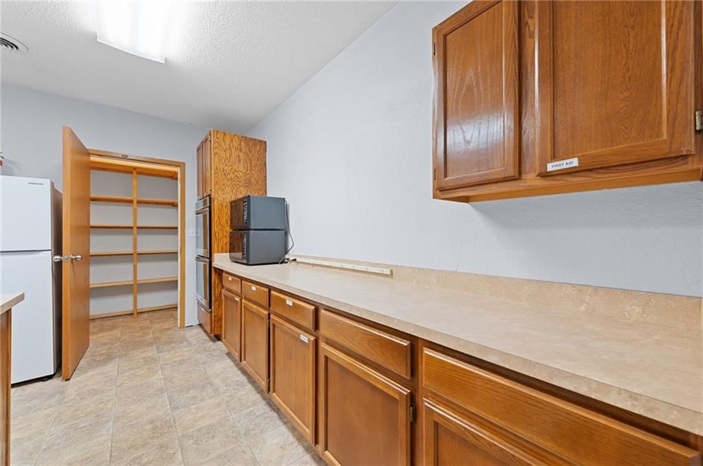 12320 Parallel Parkway — photo 43