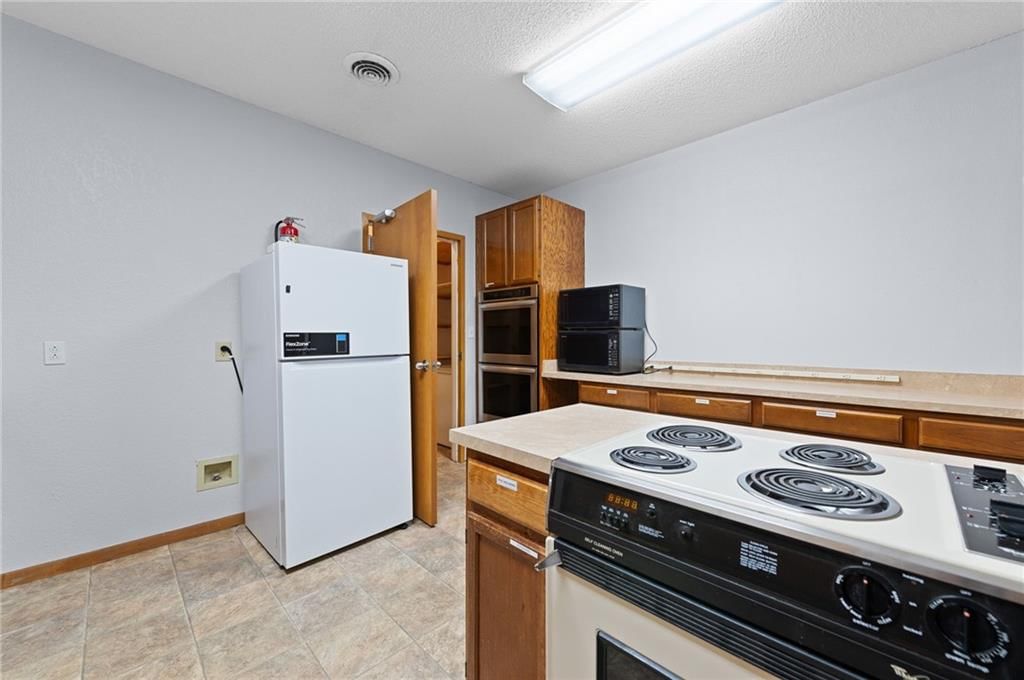 12320 Parallel Parkway — photo 45