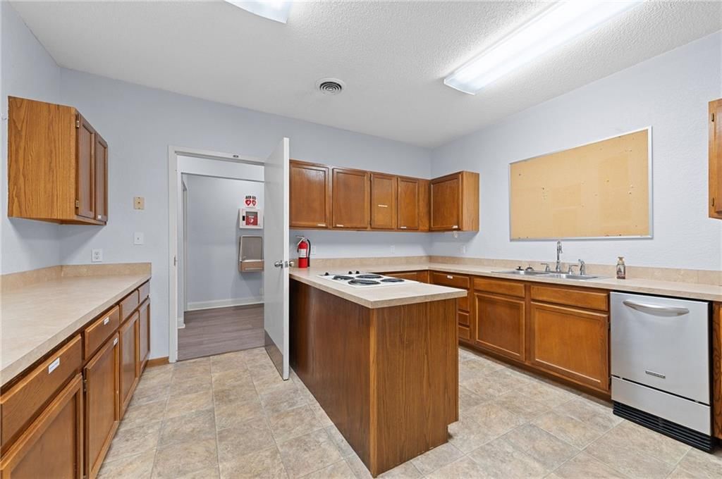 12320 Parallel Parkway — photo 46