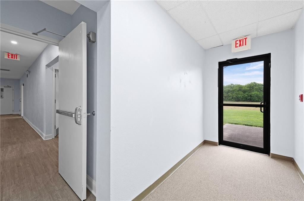12320 Parallel Parkway — photo 52