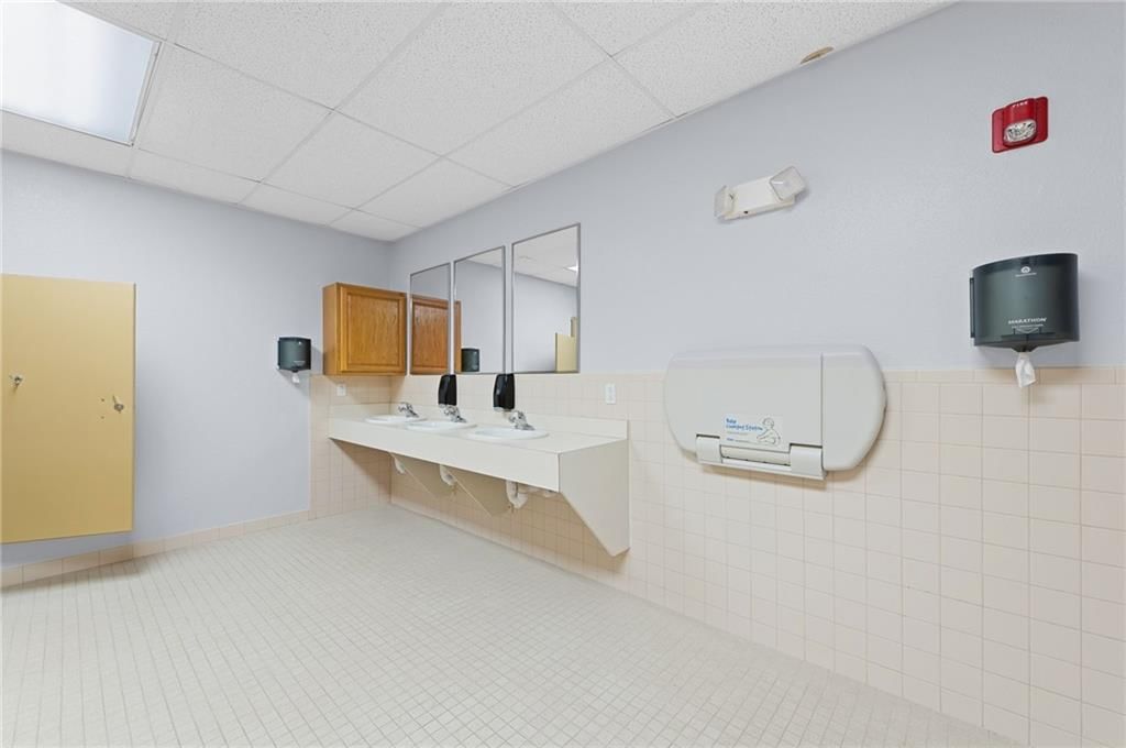 12320 Parallel Parkway — photo 64