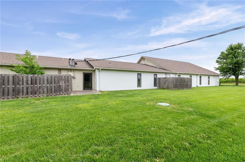 12320 Parallel Parkway — photo 78