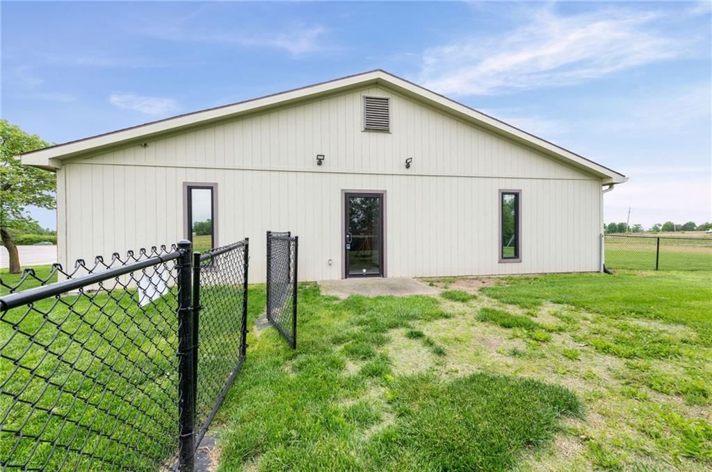12320 Parallel Parkway — photo 82