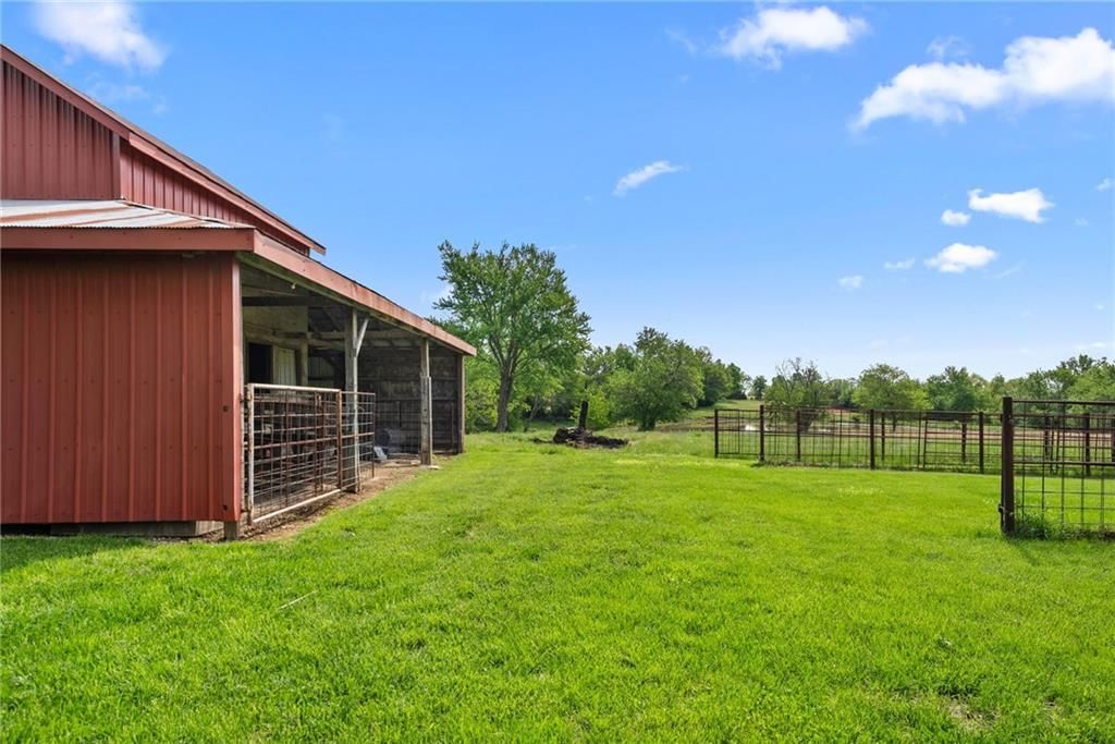 35559 Metcalf Road — photo 10