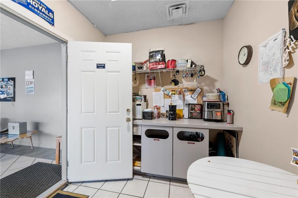 7101 Troost Avenue — photo 24