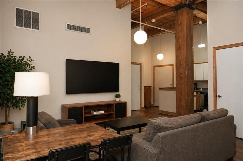 308 W 8th Street — photo 5