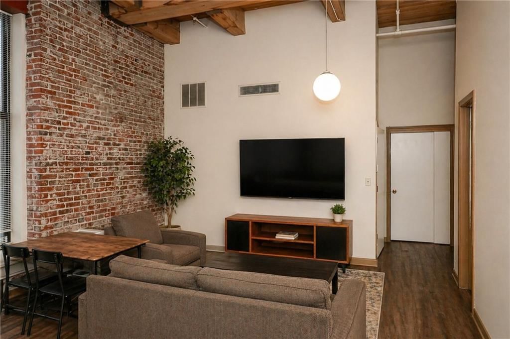 308 W 8th Street — photo 9