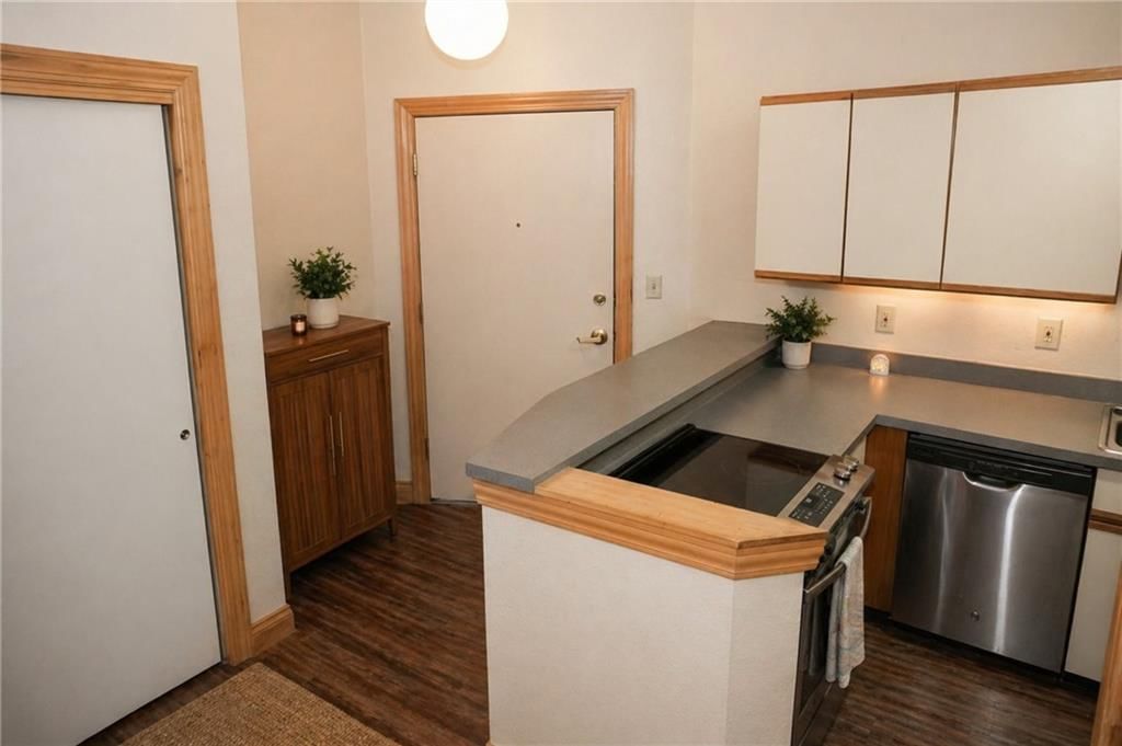 308 W 8th Street — photo 10