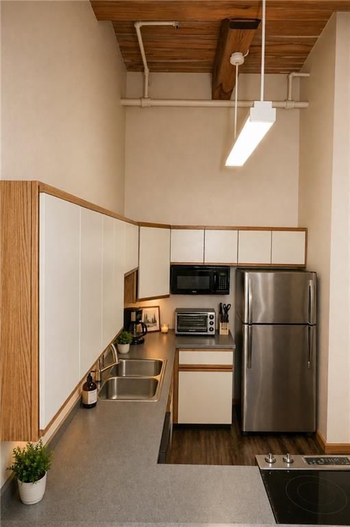 308 W 8th Street — photo 12
