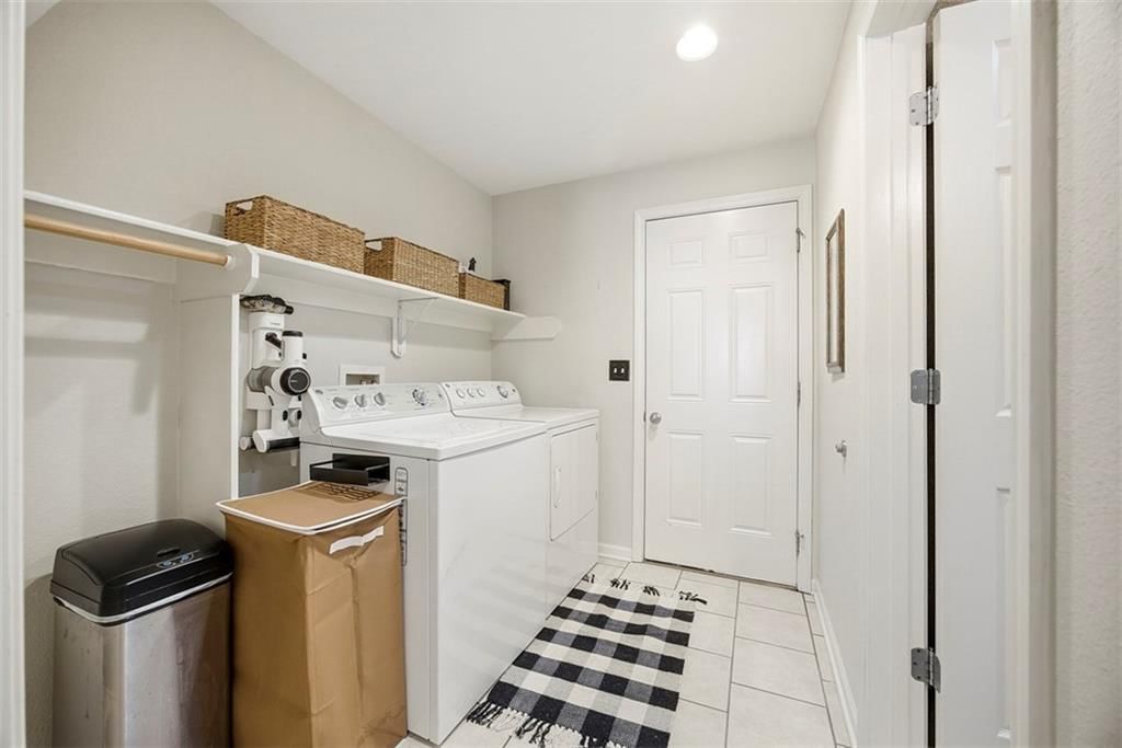 385 W Acorn Street — photo 16