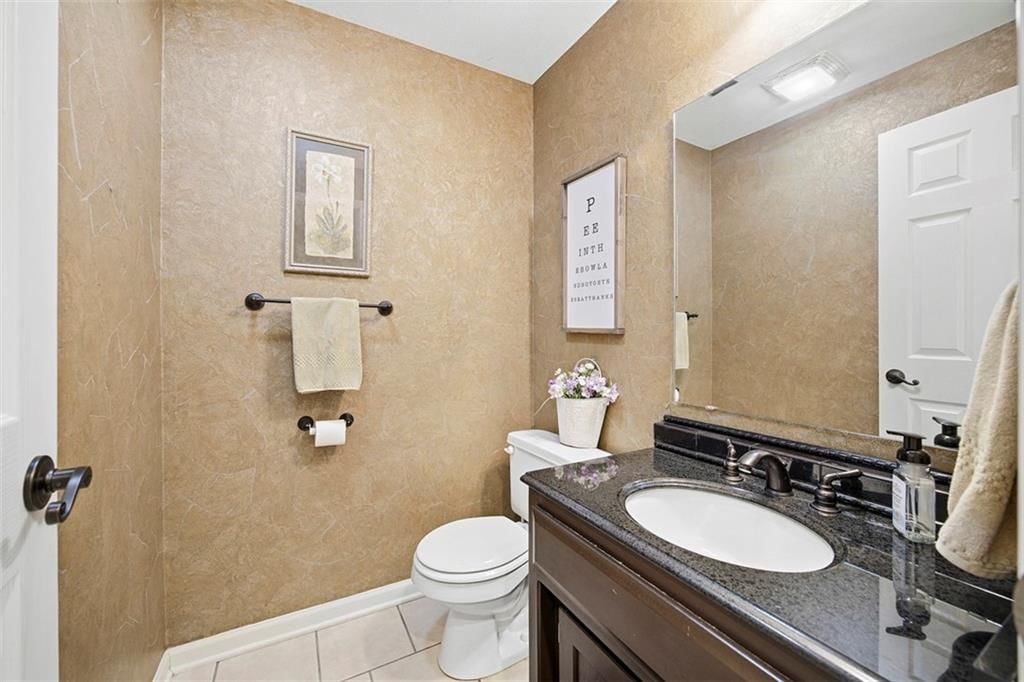 385 W Acorn Street — photo 17