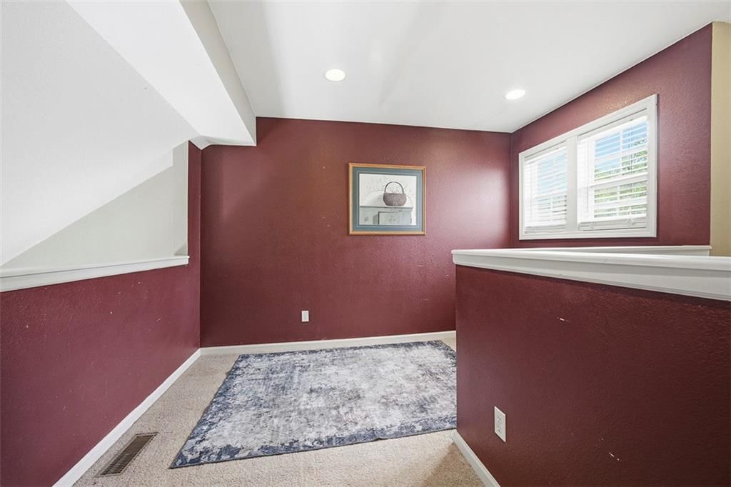 385 W Acorn Street — photo 19